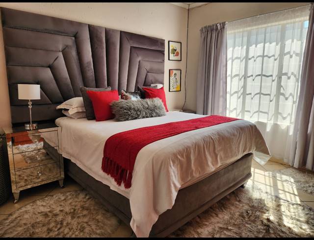 2 BEDROOM APARTMENT FOR SALE IN WATERVAL EAST